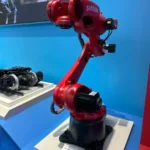 机器人透出“中国智造”的技术奋进
